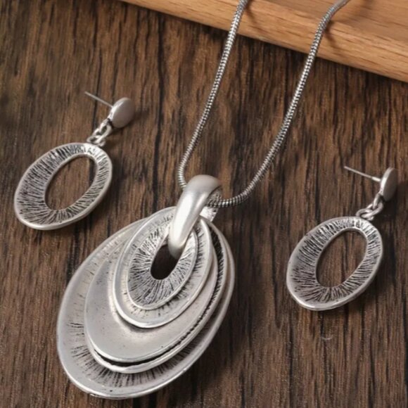 d"Vine Products Jewelry - Boho Style Hollow Round Design Necklace and Earring Set - Silver Electro-Plated
